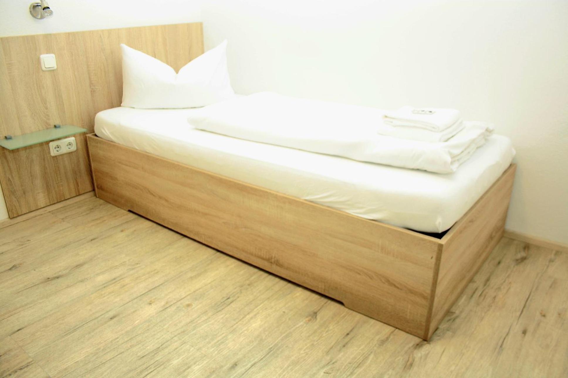 Hotel Krone Königsbrunn Zewnętrze zdjęcie